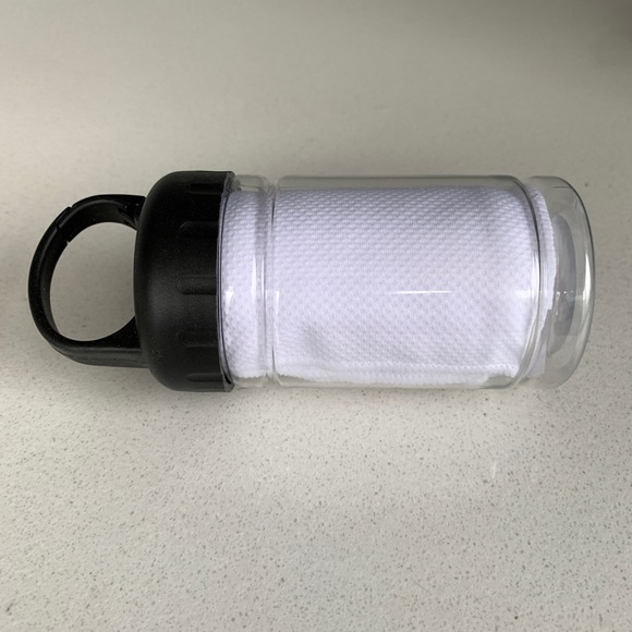 [Free If You Bundle $20+] Xfinity Carabiner Water Bottle & Microfiber Cool Towel - Picture 4 of 4